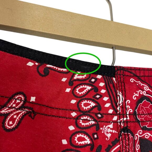 Billabong Board Shorts Mens 32 Red Swim Trunks Y2K Bandana Paisley Skulls Pistol - Picture 9 of 11